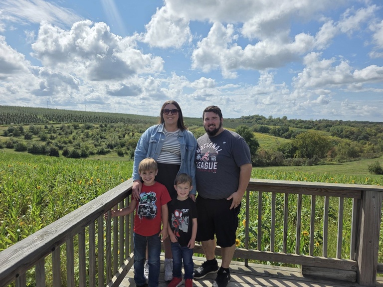 emily-eggers-pic4-family