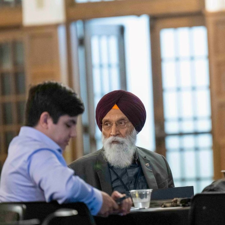 Marco Tena Salais and Jasbir Arora talking
