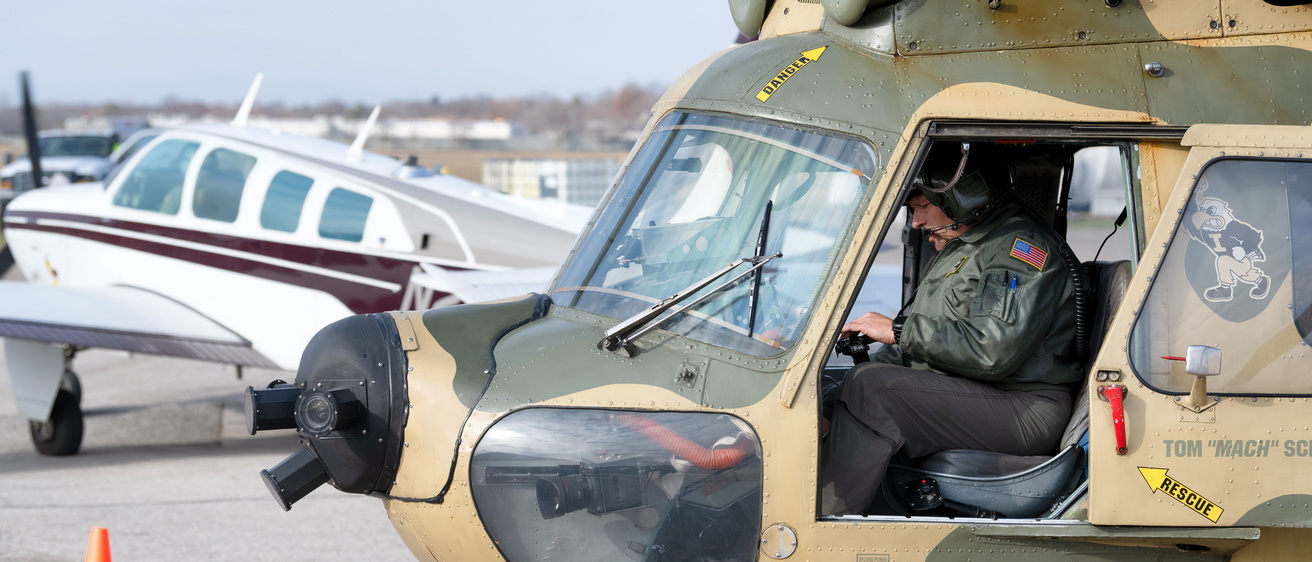 Photo of military helicopter 