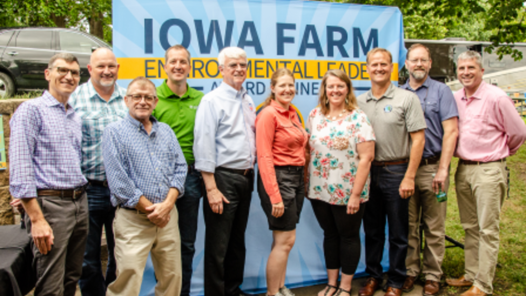 Group photo of the people receiving the farmer to farmer grant